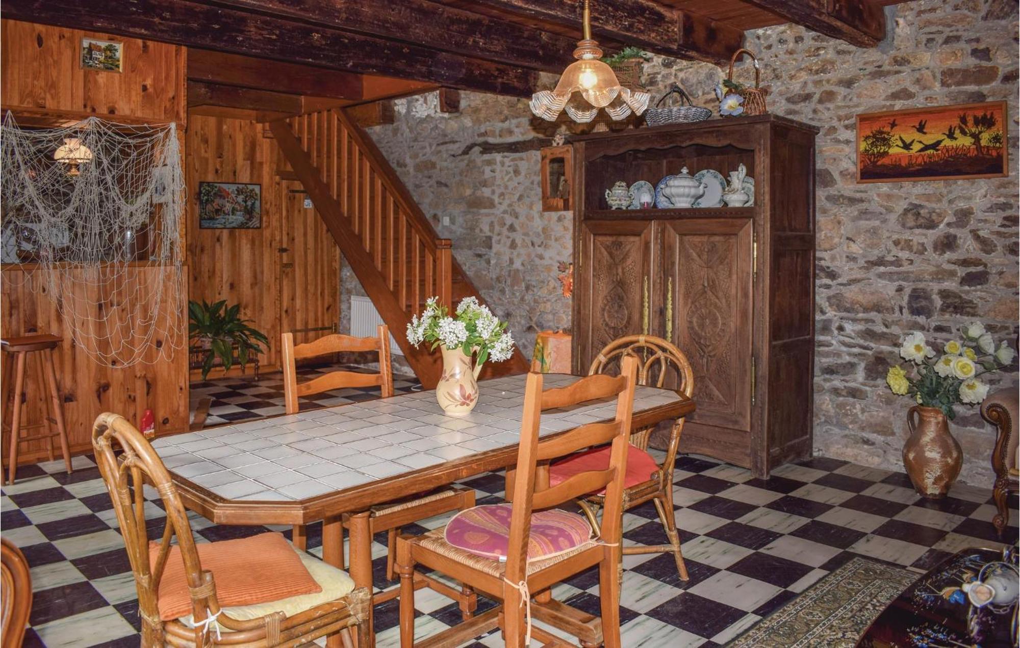 Lovely Home In Le Faouet With Kitchen Exterior foto